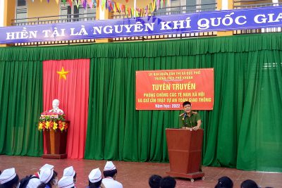 TUYÊN TRUYỀN PHÁP LUẬT VỀ AN TOÀN GIAO THÔNG, PHÒNG CHỐNG TỆ NẠN XÃ HỘI CHO HỌC SINH TRÊN ĐỊA BÀN XÃ PHỔ KHÁNH